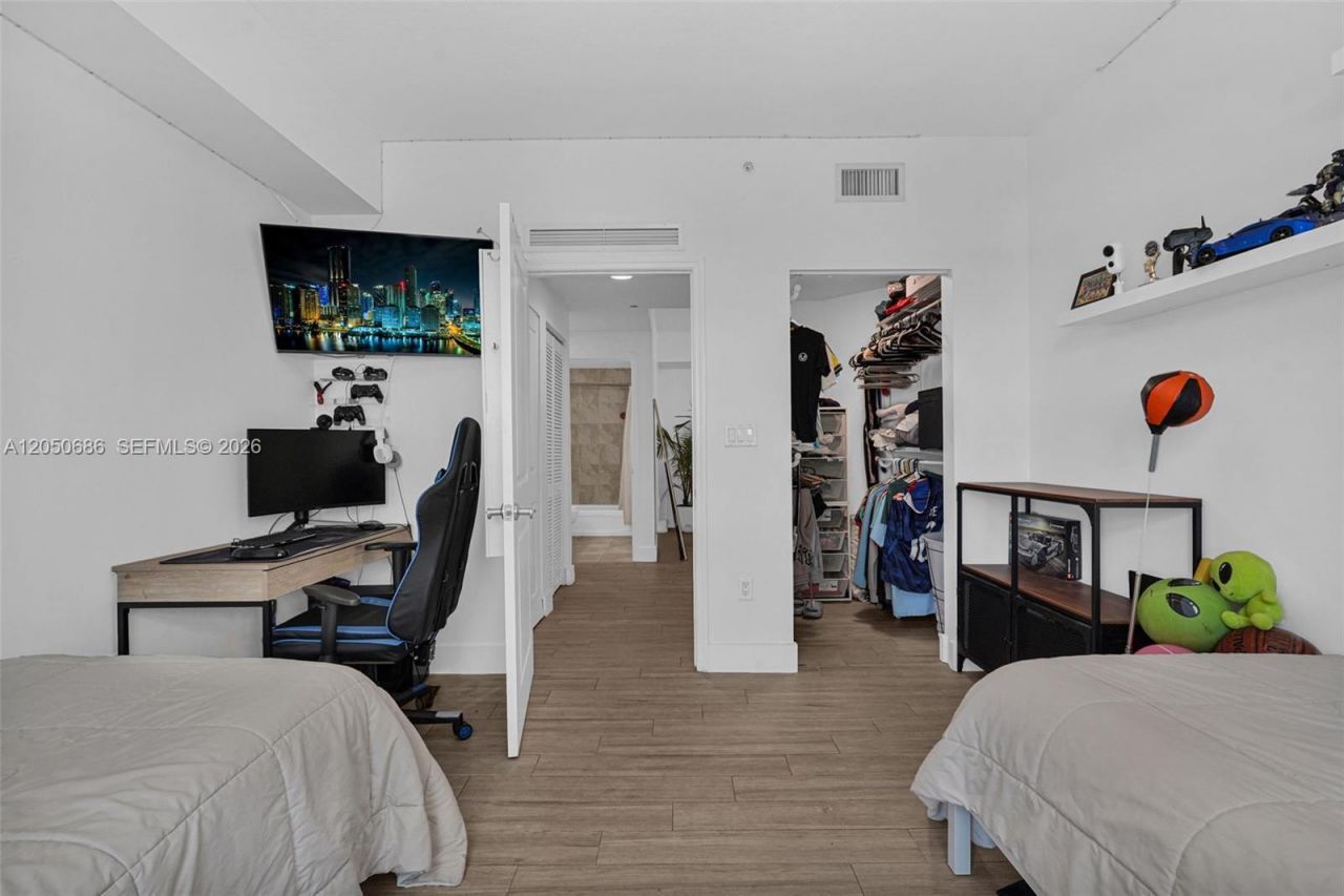 7900 Harbor Island Dr , Unit 610, North Bay Village, FL 33141 Photo