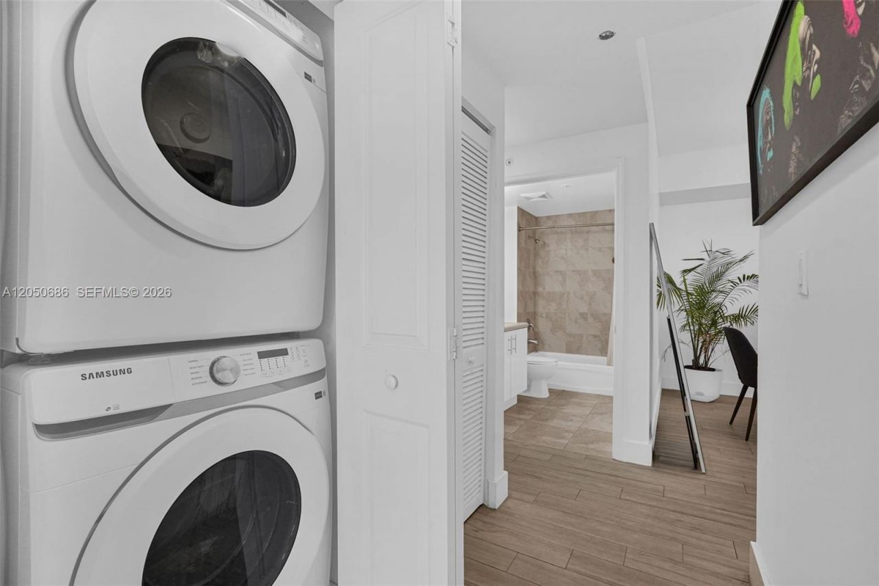 7900 Harbor Island Dr , Unit 610, North Bay Village, FL 33141 Photo
