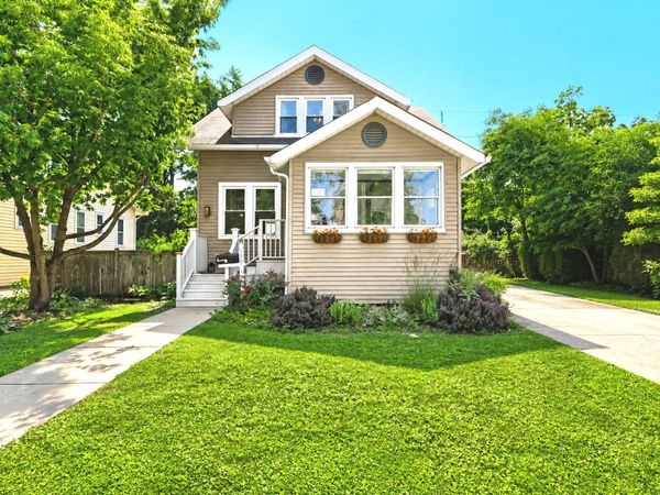 736 ARLINGTON Avenue , Des Plaines, IL 60016