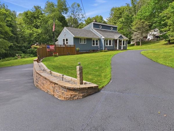 39 Stafford St, Charlton, MA 01507