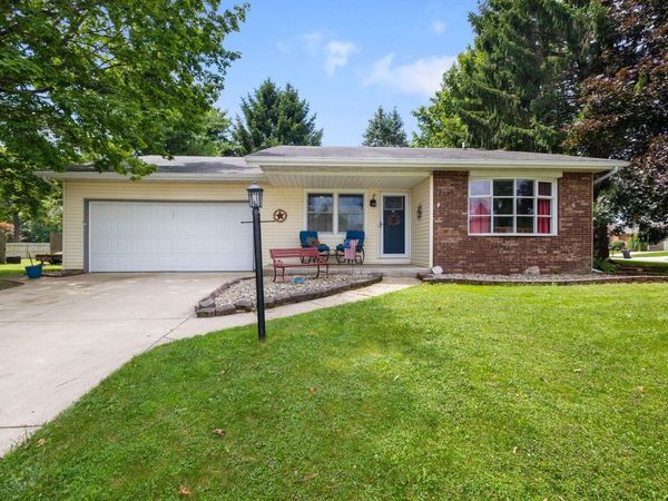 2002 Somersworth Drive, South Bend, IN 46614