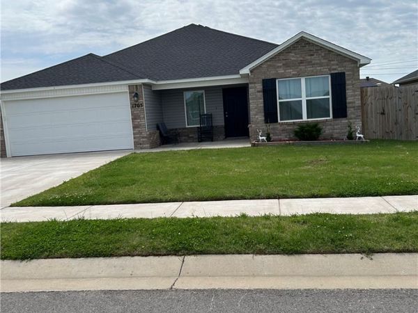 1705 Ace Avenue , Gentry, AR 72734