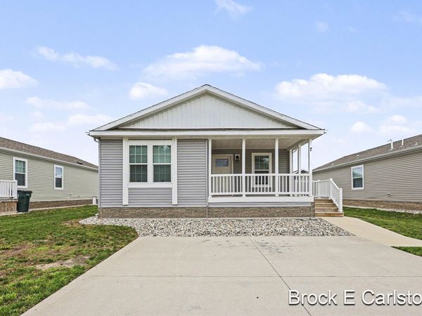 1283 E Ellis Road, Unit 7, Norton Shores, MI 49441