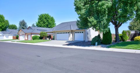 1330 Petar Drive, Gardnerville, NV 89410 Photo