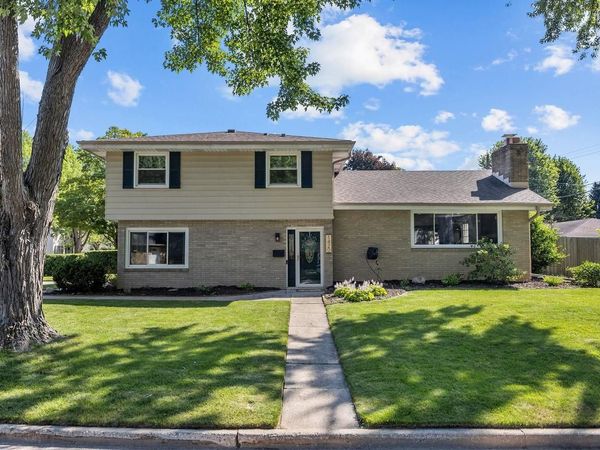 1420 S RIVERDALE DRIVE, Appleton, WI 54914