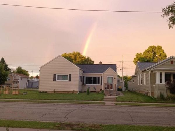 520 PLEASANT STREET, Oshkosh, WI 54901