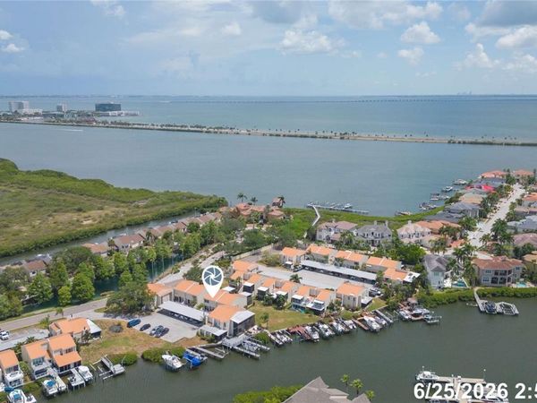 4207 FOGCUTTER COURT , TAMPA, FL 33615