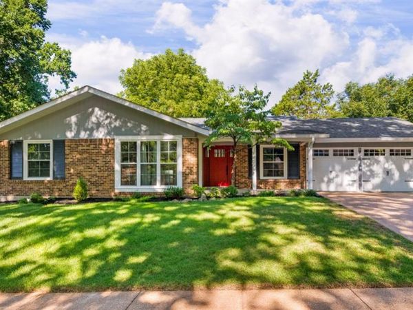 14 Tree Hill Court, Manchester, MO 63021