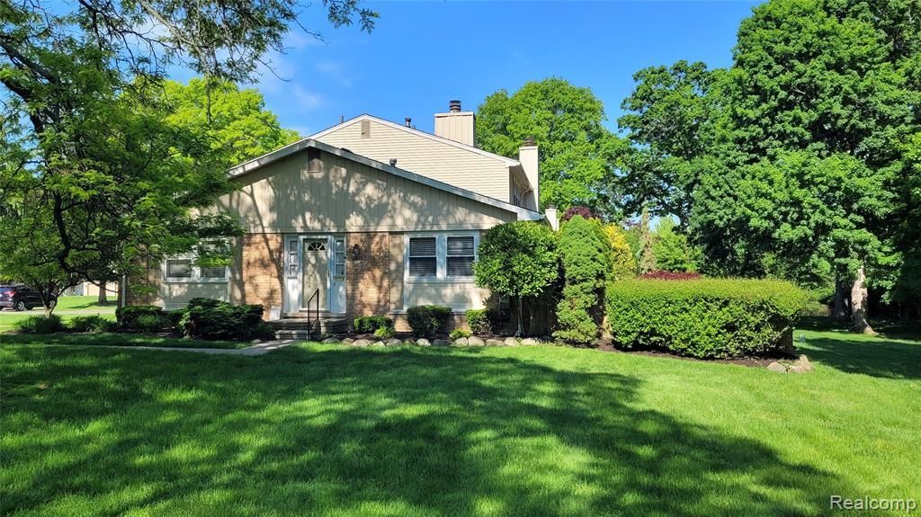 5370 Breeze Hill Place, Troy, MI 48098 Main Photo
