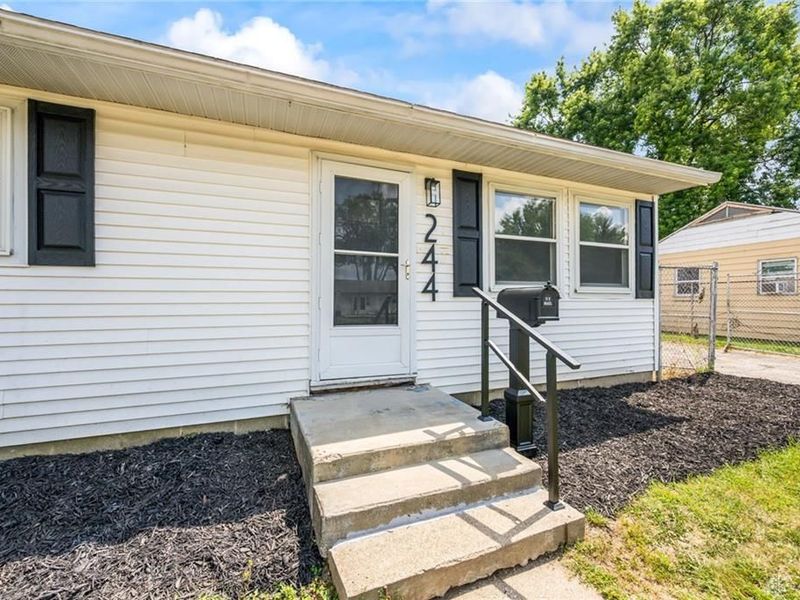 244 Pat Lane, Fairborn, OH 45324 Photo 2