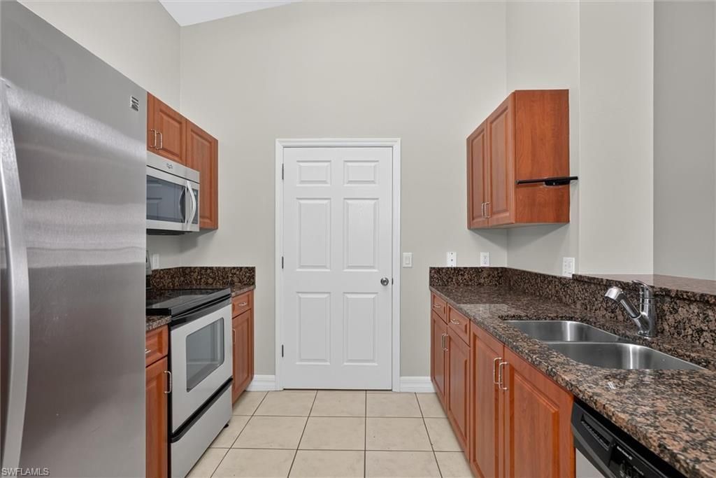 8521 Oakshade Cir , Unit 422, Fort Myers, FL 33919 Photo
