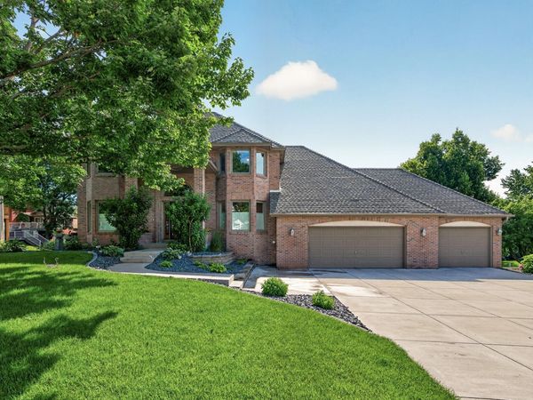 4283 Hillview Lane, Vadnais Heights, MN 55127