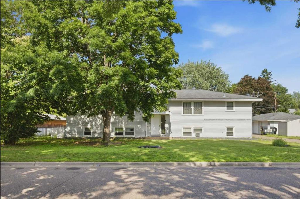 5116 Edgewood Avenue N, Crystal, MN 55428