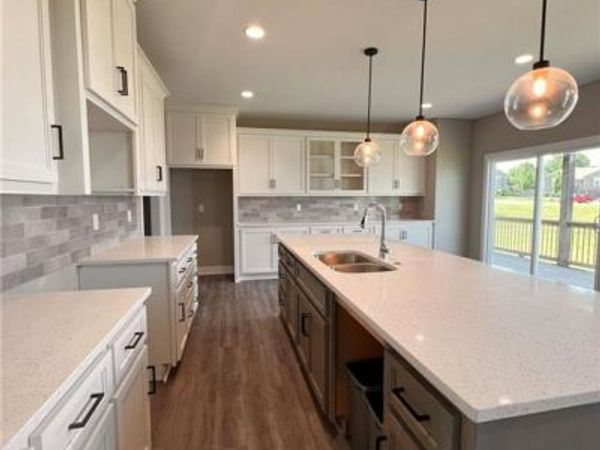 1114 SW Crabtree Circle, Oak Grove, MO 64075