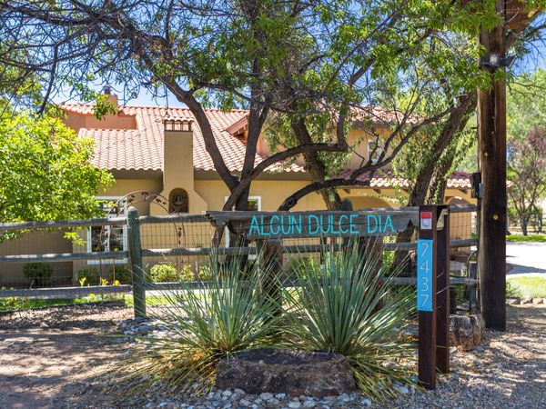7437 Rio Grande Boulevard NW, Los Ranchos, NM 87107