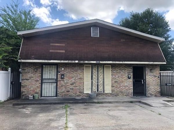 1028 FRANKLIN Street , Gretna, LA 70053
