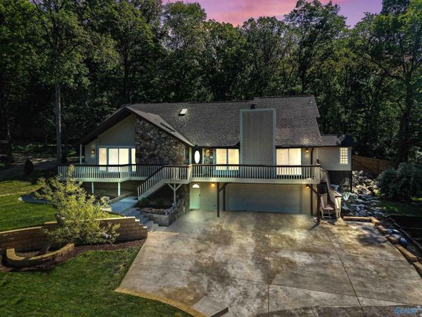 7705 Oakridge Drive, Huntsville, AL 35802