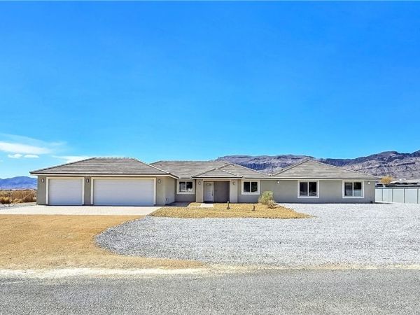 5880 Johnnie Mine Street , Pahrump, NV 89060
