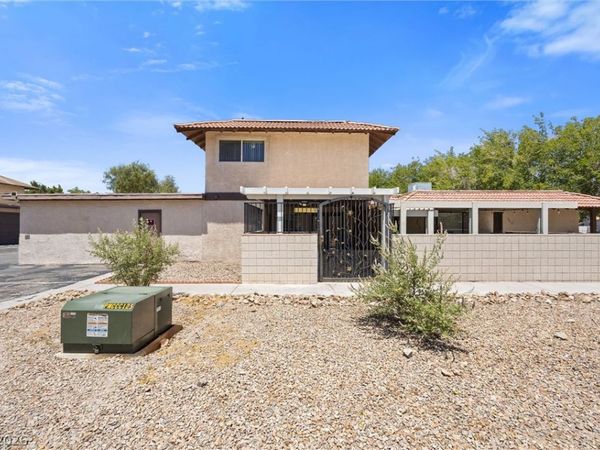 5017 Village Drive , Las Vegas, NV 89142