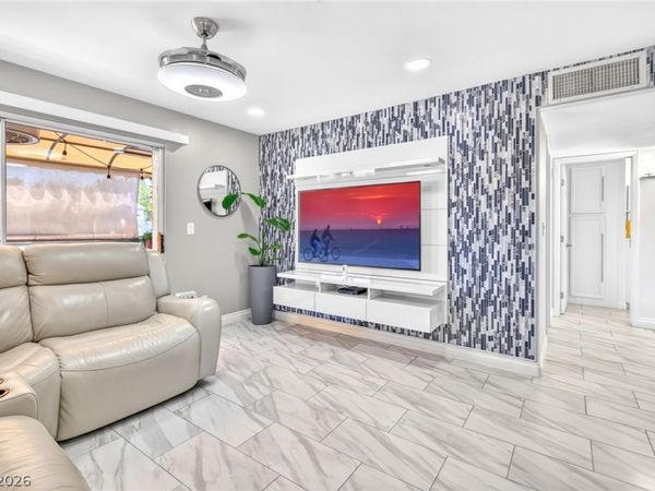 3078 Tarpon Drive, Unit 203, Las Vegas, NV 89120