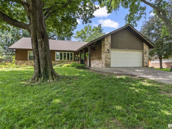2828 CROWN Point, Springfield, IL 62704