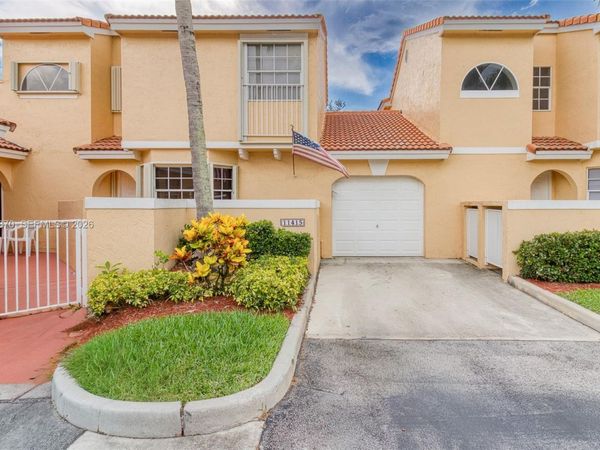 11415 Lakeview Dr, Unit 2-D, Coral Springs, FL 33071