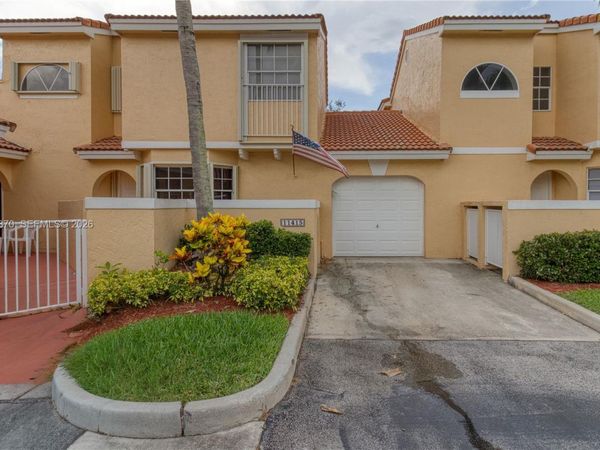 11415 Lakeview Dr , Unit 2-D, Coral Springs, FL 33071