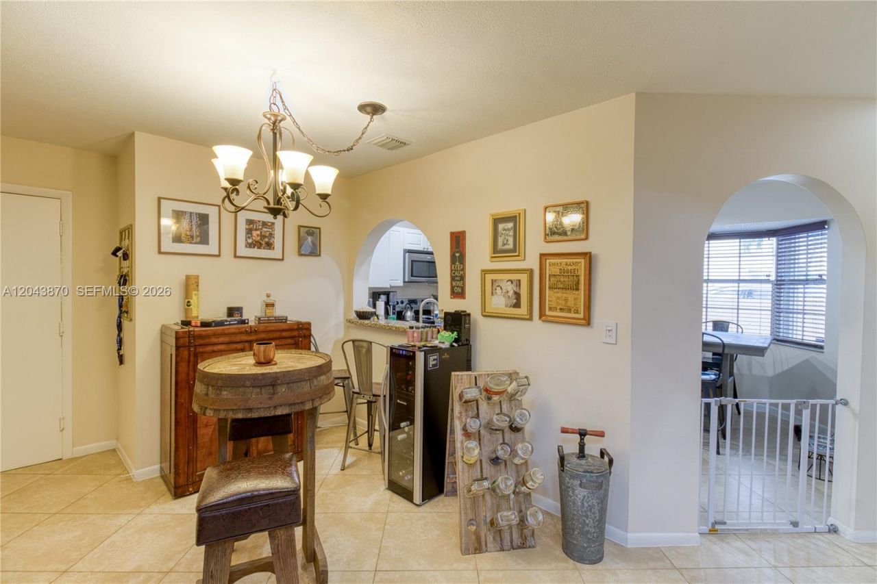 11415 Lakeview Dr, Unit 2-D, Coral Springs, FL 33071 Photo