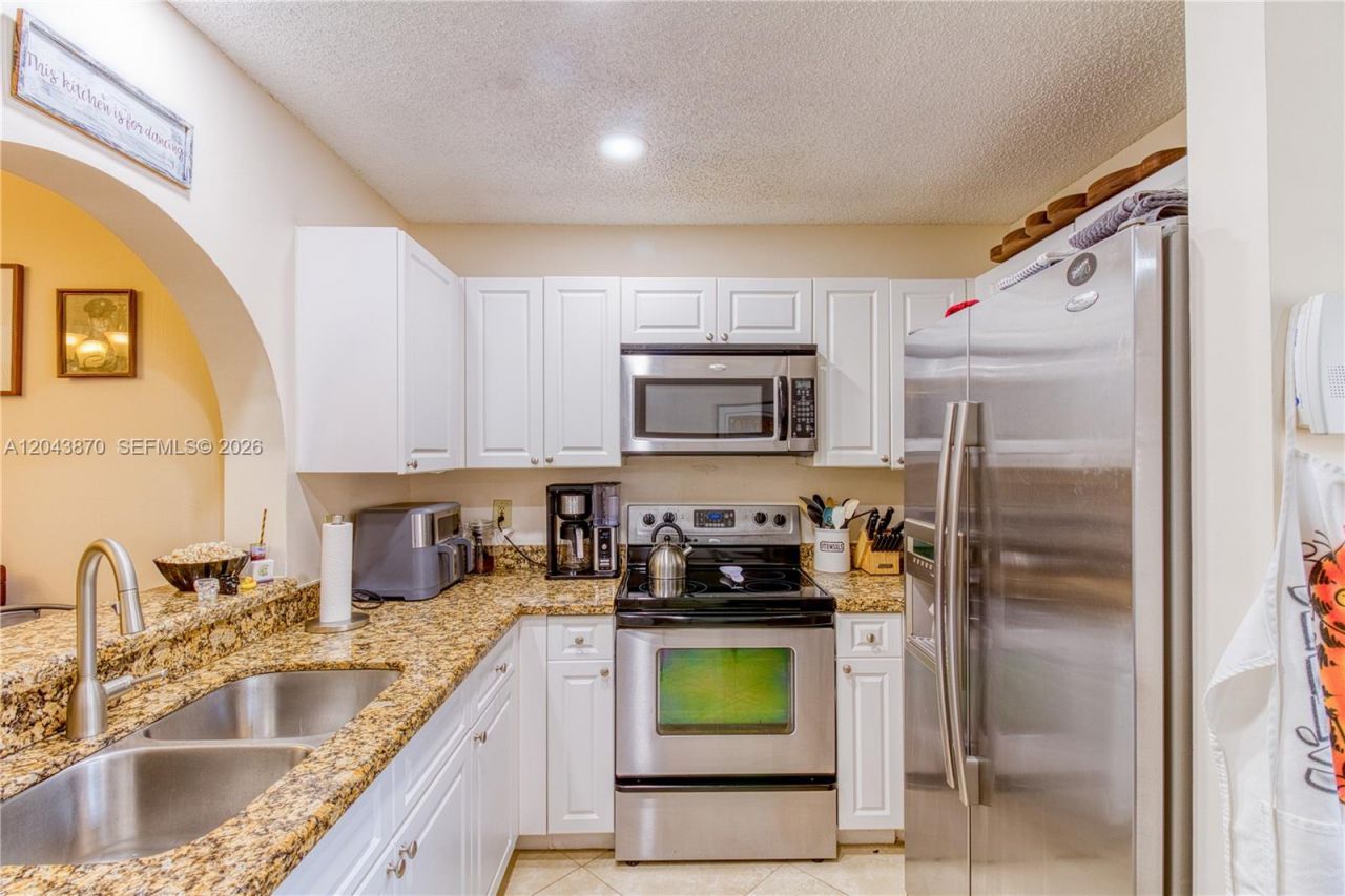 11415 Lakeview Dr, Unit 2-D, Coral Springs, FL 33071 Photo