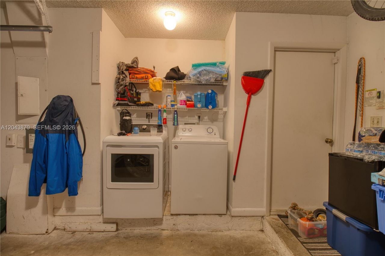 11415 Lakeview Dr, Unit 2-D, Coral Springs, FL 33071 Photo