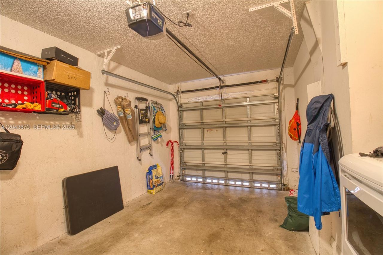 11415 Lakeview Dr, Unit 2-D, Coral Springs, FL 33071 Photo