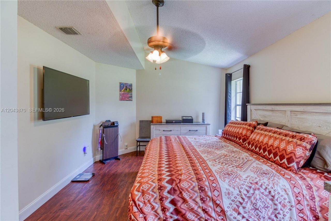 11415 Lakeview Dr, Unit 2-D, Coral Springs, FL 33071 Photo