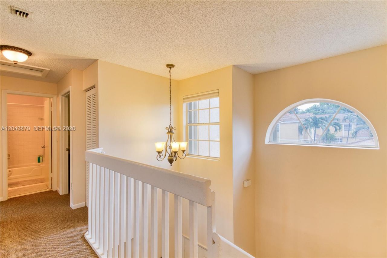 11415 Lakeview Dr, Unit 2-D, Coral Springs, FL 33071 Photo