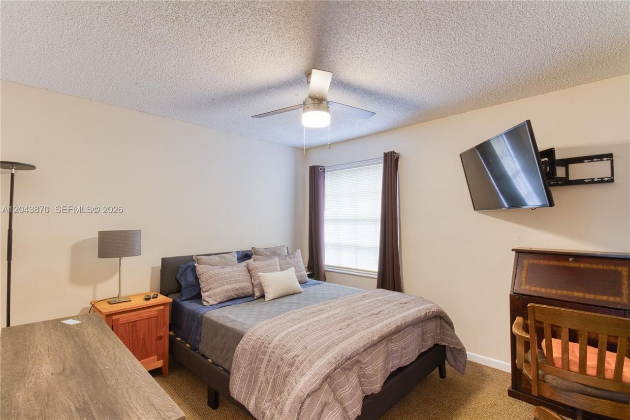 11415 Lakeview Dr, Unit 2-D, Coral Springs, FL 33071 Photo