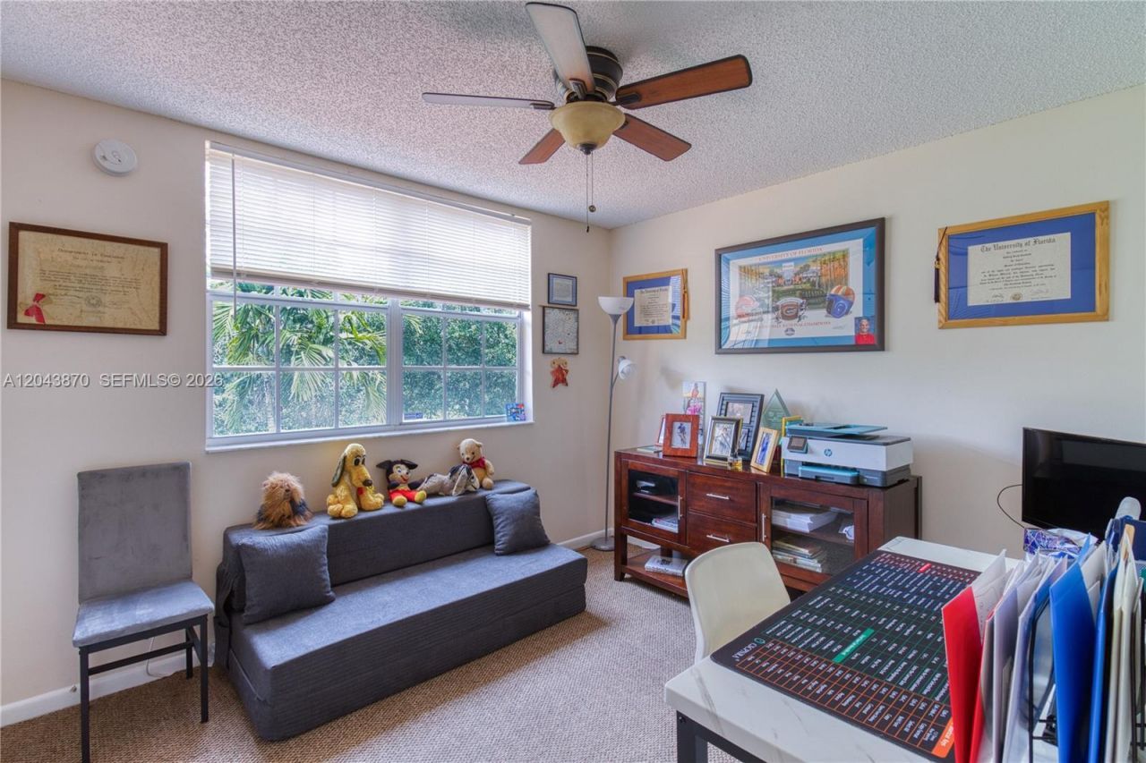11415 Lakeview Dr, Unit 2-D, Coral Springs, FL 33071 Photo