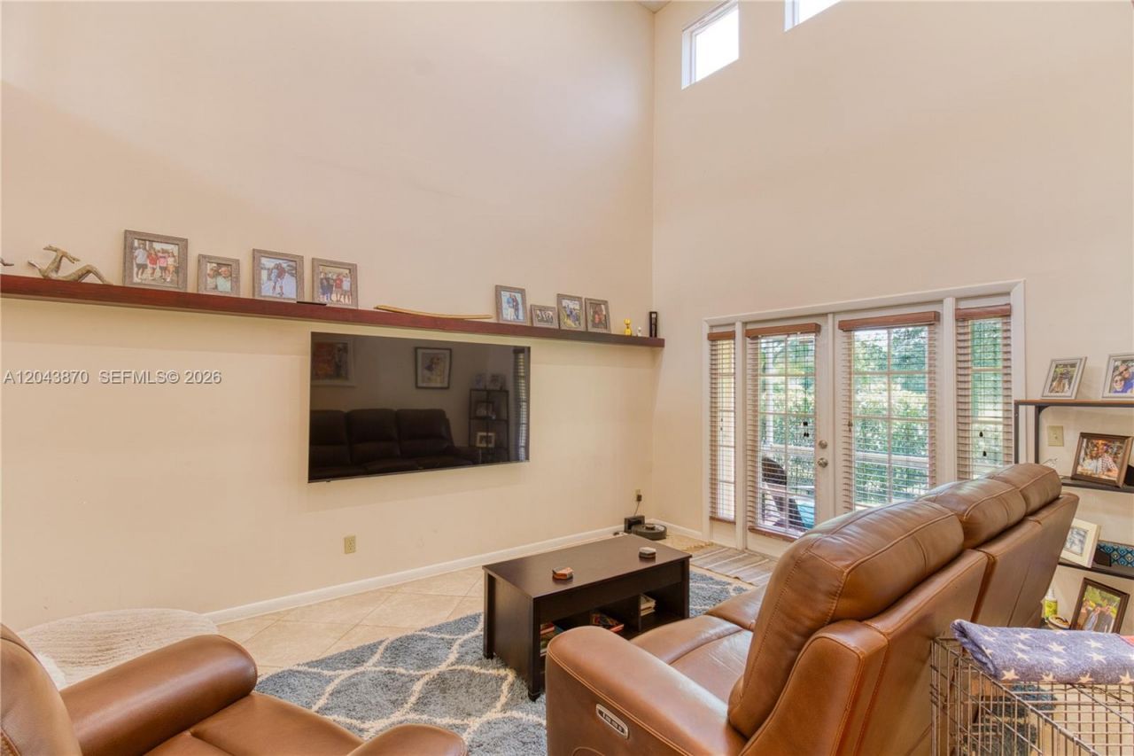 11415 Lakeview Dr, Unit 2-D, Coral Springs, FL 33071 Photo
