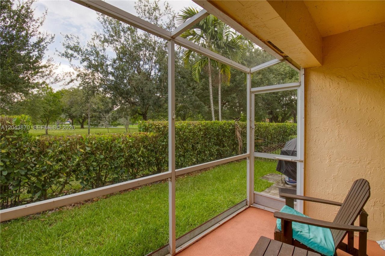 11415 Lakeview Dr, Unit 2-D, Coral Springs, FL 33071 Photo