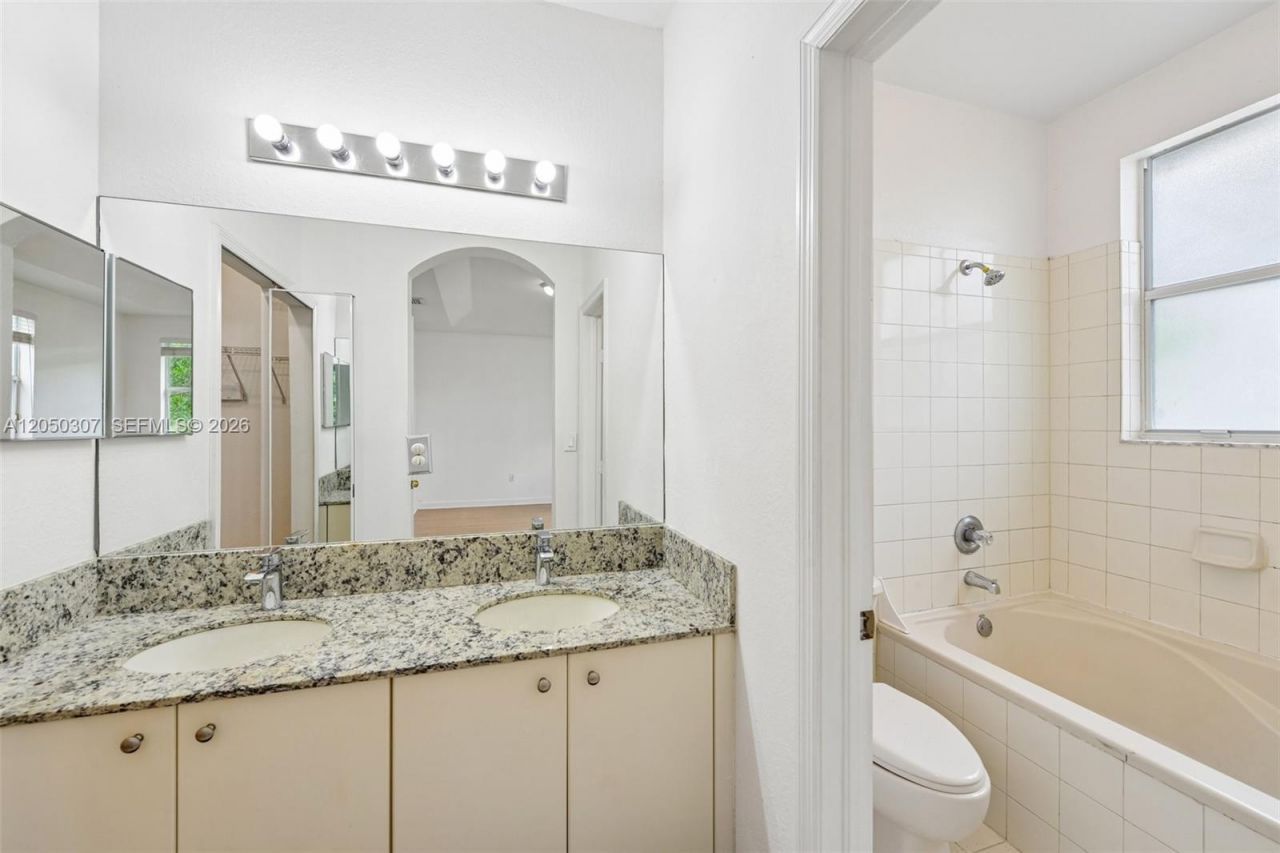 8188 NW 108th Pl , Doral, FL 33178 Photo