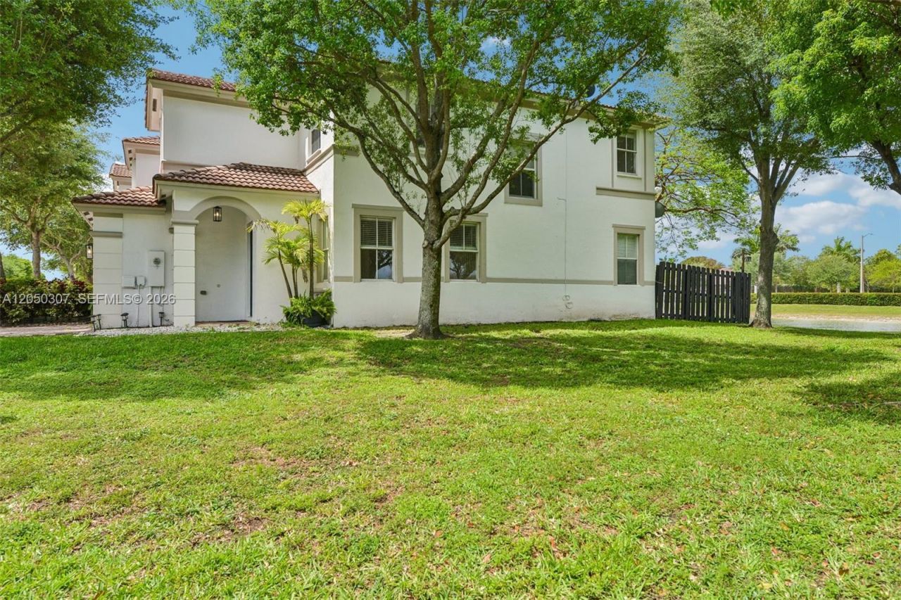 8188 NW 108th Pl , Doral, FL 33178 Photo