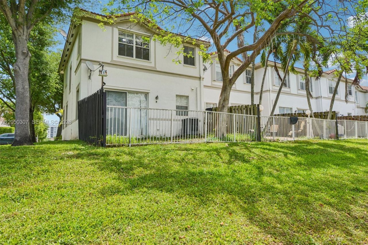 8188 NW 108th Pl , Doral, FL 33178 Photo