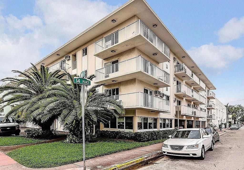 1420 Pennsylvania Ave , Unit 210, Miami Beach, FL 33139 Photo