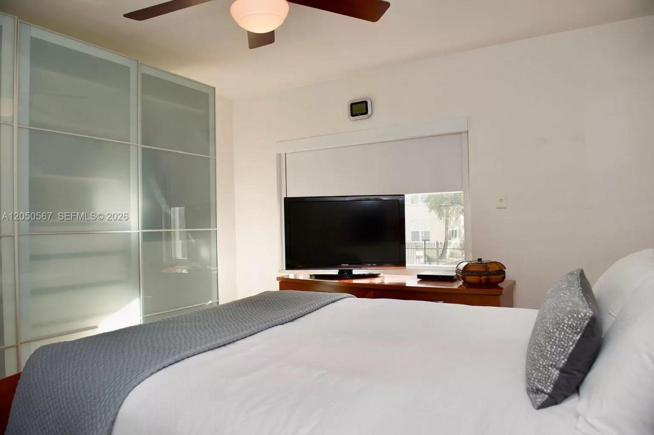 1420 Pennsylvania Ave , Unit 210, Miami Beach, FL 33139 Photo