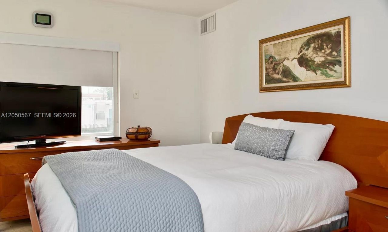 1420 Pennsylvania Ave , Unit 210, Miami Beach, FL 33139 Photo