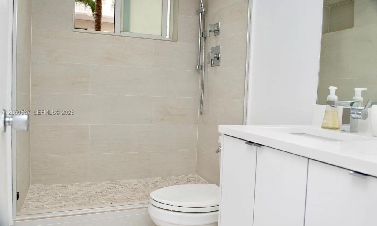 1420 Pennsylvania Ave , Unit 210, Miami Beach, FL 33139 Photo