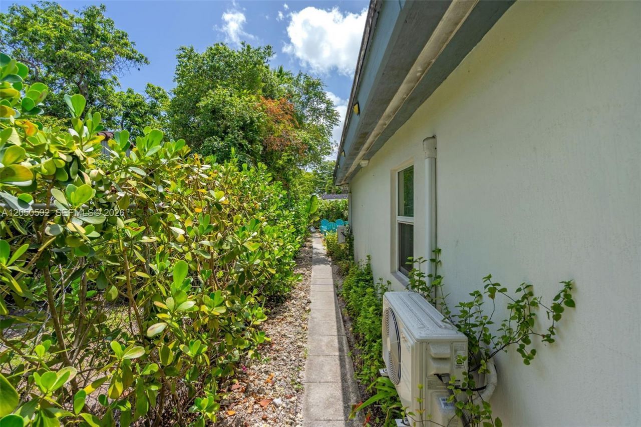 12685 NW Miami Ct, North Miami, FL 33168 Photo