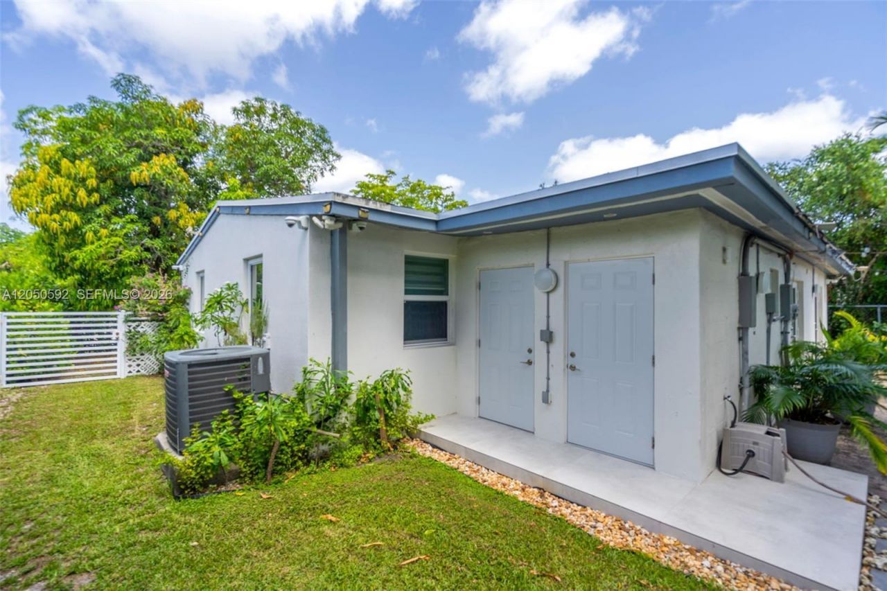 12685 NW Miami Ct, North Miami, FL 33168 Photo