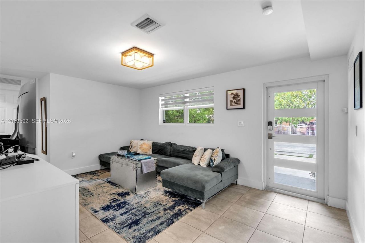 12685 NW Miami Ct, North Miami, FL 33168 Photo
