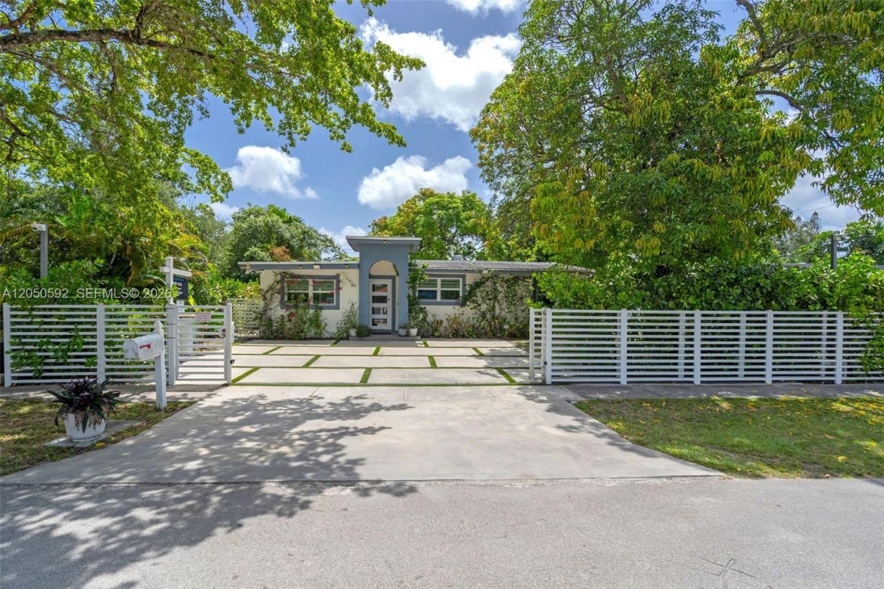 12685 NW Miami Ct, North Miami, FL 33168 Photo