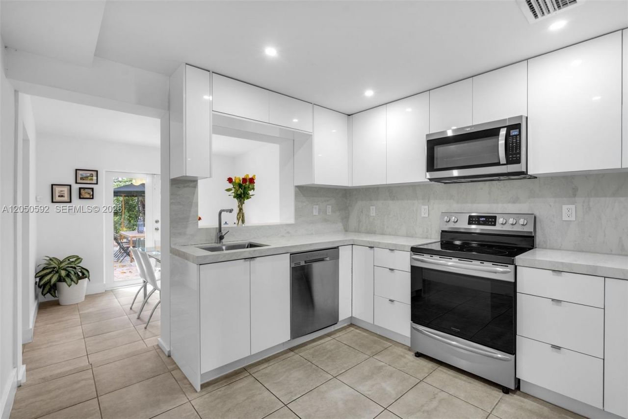 12685 NW Miami Ct, North Miami, FL 33168 Photo