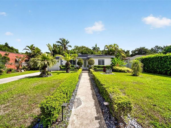 467 NE 129th St , North Miami, FL 33161